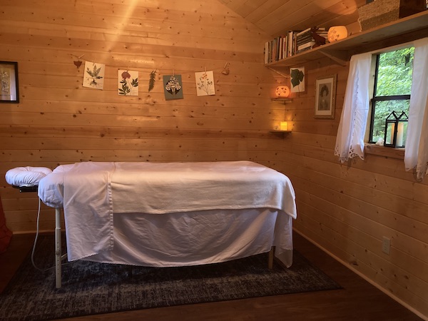 massage table in cabin